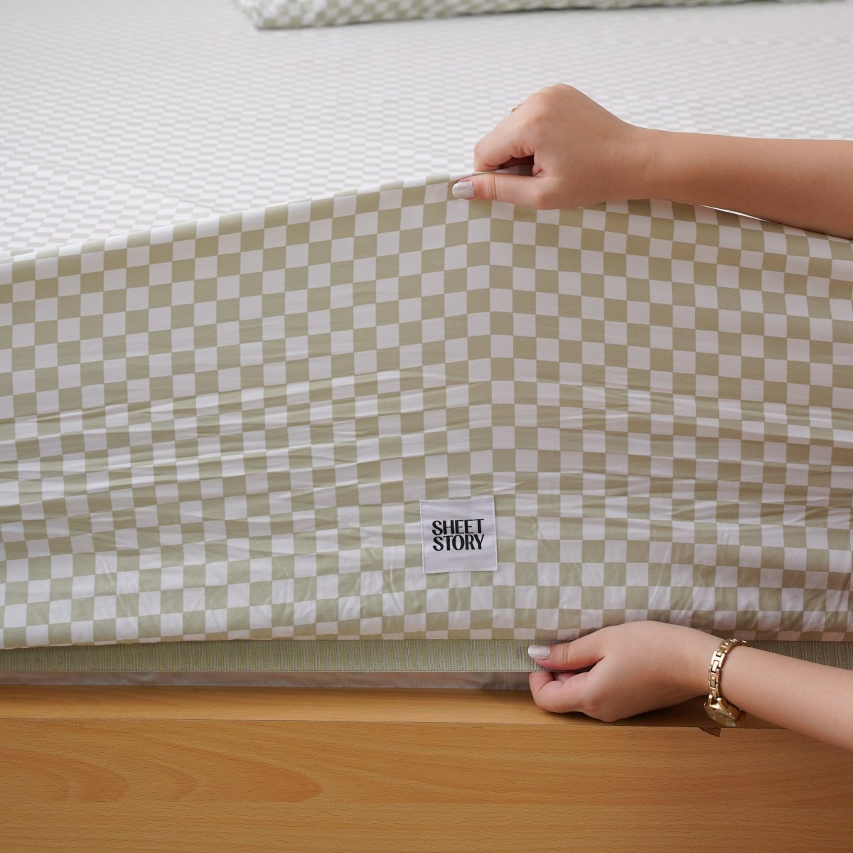 SHEET STORY Bedding Set featuring a stylish green checkered pattern on a fitted sheet
