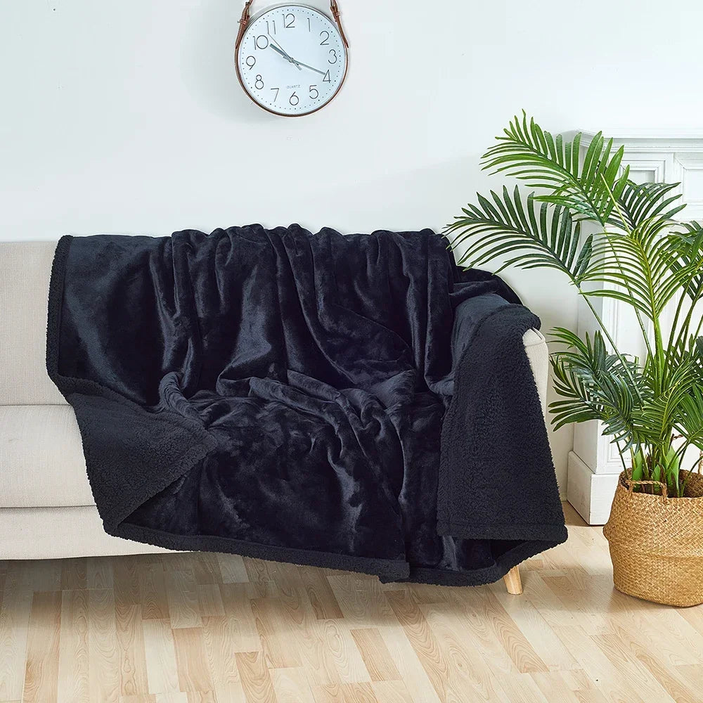 Comfortable Plush Blanket - Stylish, Easy-Clean & Versatile N/A