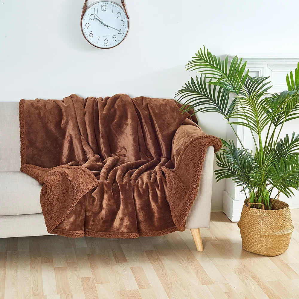 Comfortable Plush Blanket - Stylish, Easy-Clean & Versatile N/A