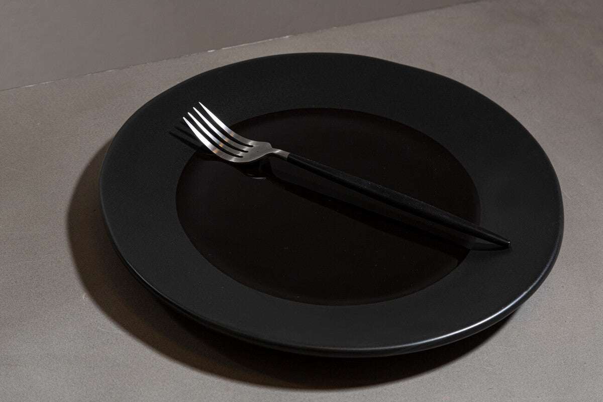 Avie 16 Piece Matte Silver And Black Cutlery Set Orsina