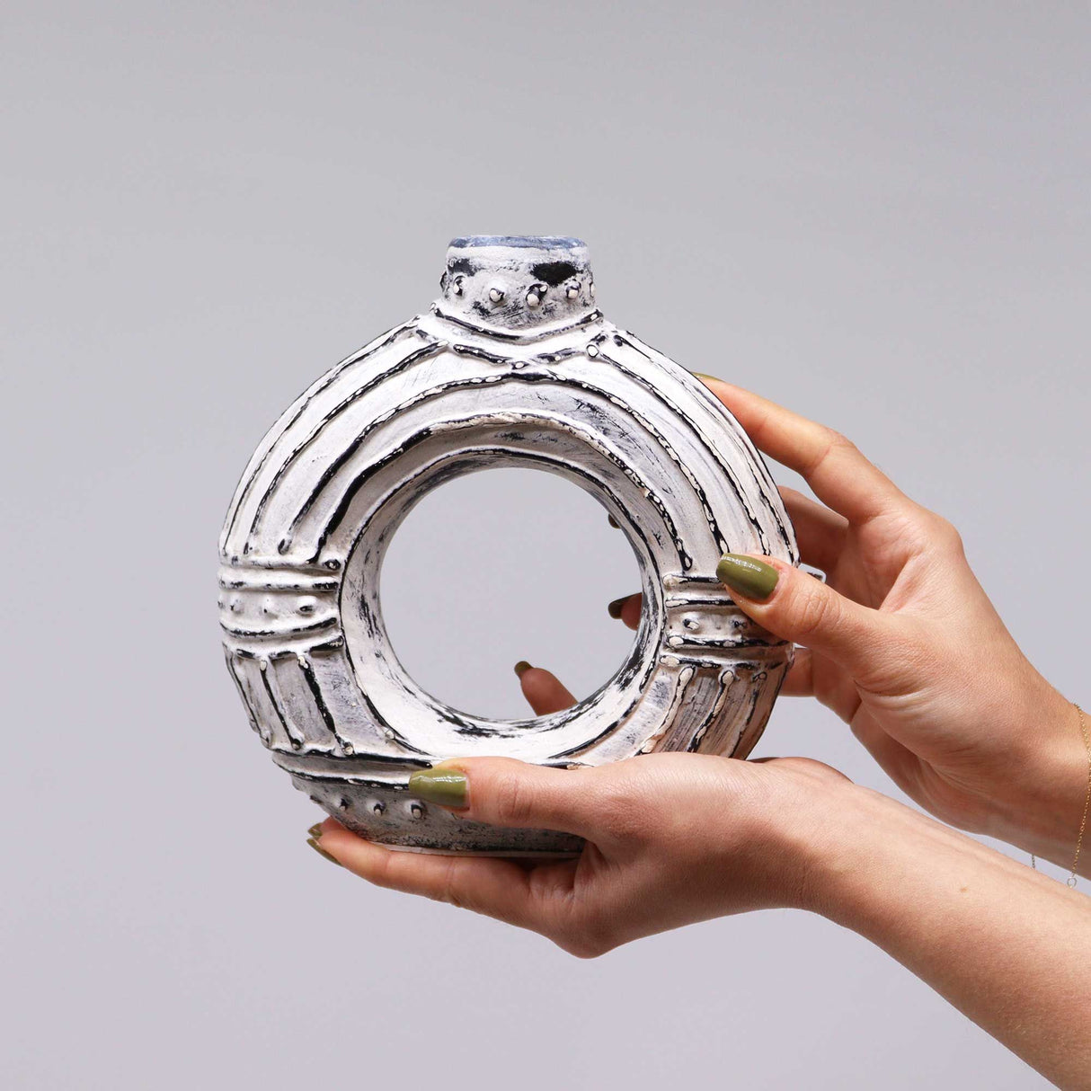 Round Donut Shaped Vase - Cream 18cm AW-Dropship