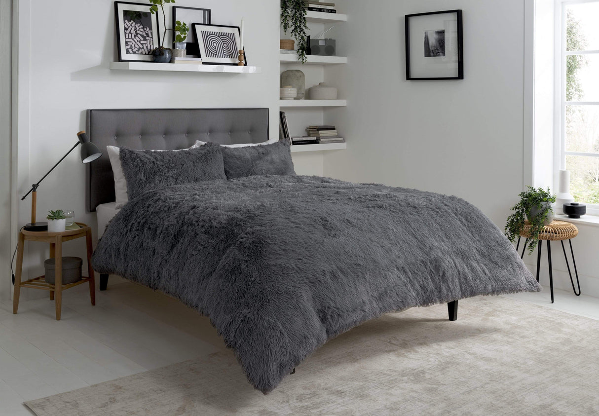 OLIVIA ROCCO Duvet Set in grey faux fur for a soft and luxurious bedroom look
