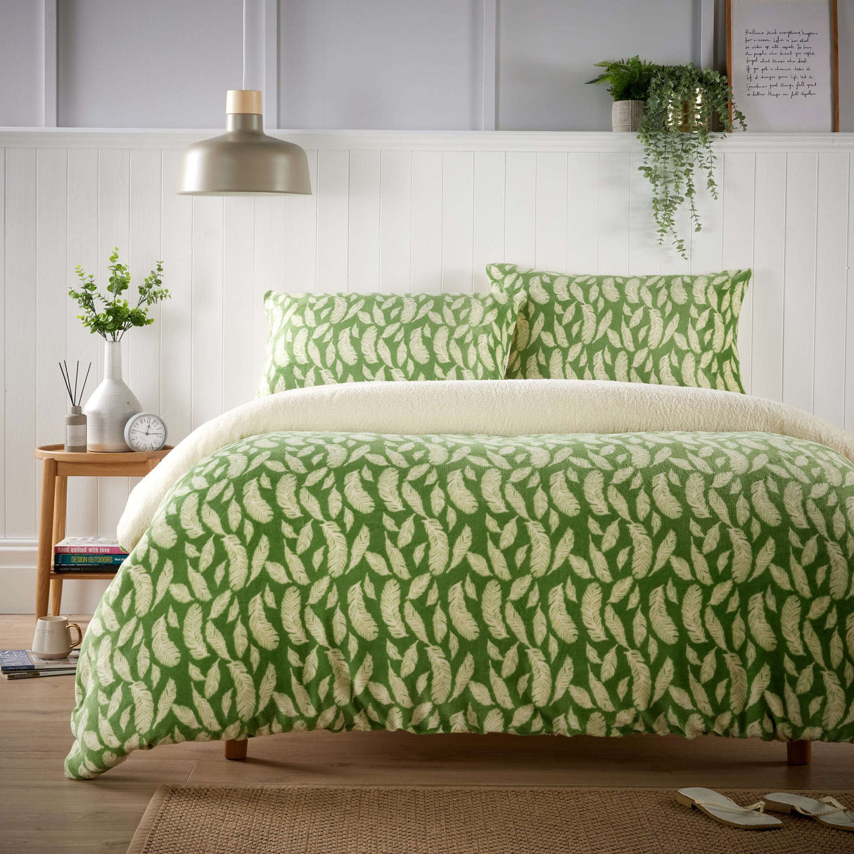 OLIVIA ROCCO Duvet Set in Green with Leaf Pattern for a Cozy Bedroom Decor