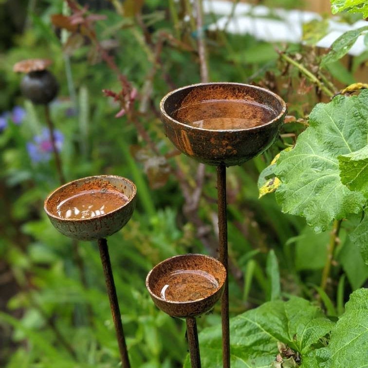 SavageWorksUK Rain Catcher with Three Decorative Bowls for Garden Use