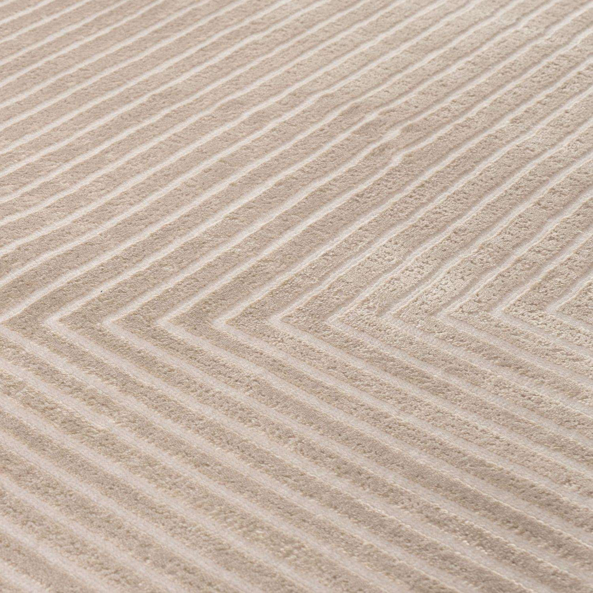 Elegant Geometric Rug in Beige with Modern Lines for Stylish Home Decor