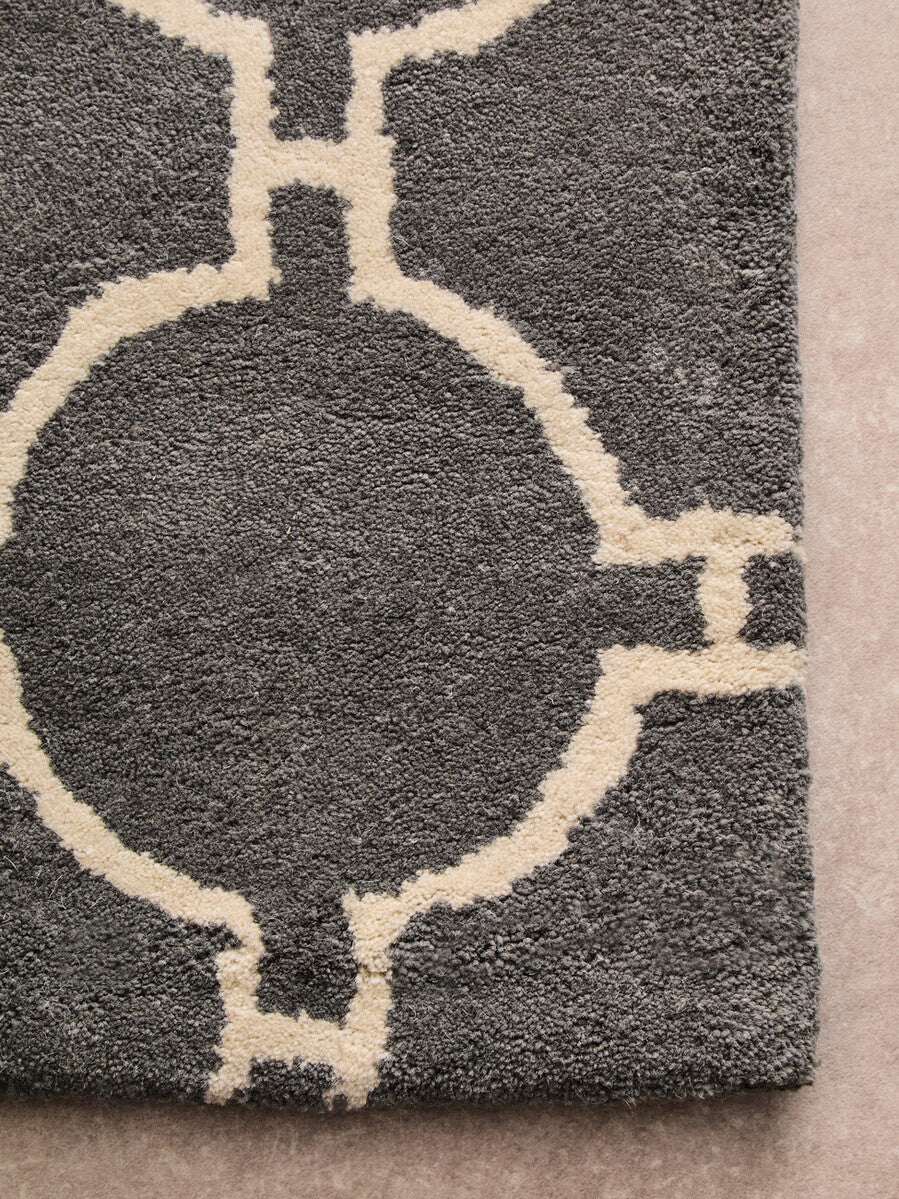 Orsina Hand Woven Rug in Grey with Cream Geometric Pattern for Stylish Home Decor