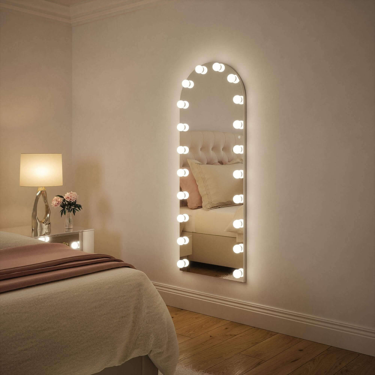 Stylish Hollywood Mirror with Bright Bulbs, Perfect for Glamorous Bedroom Decor