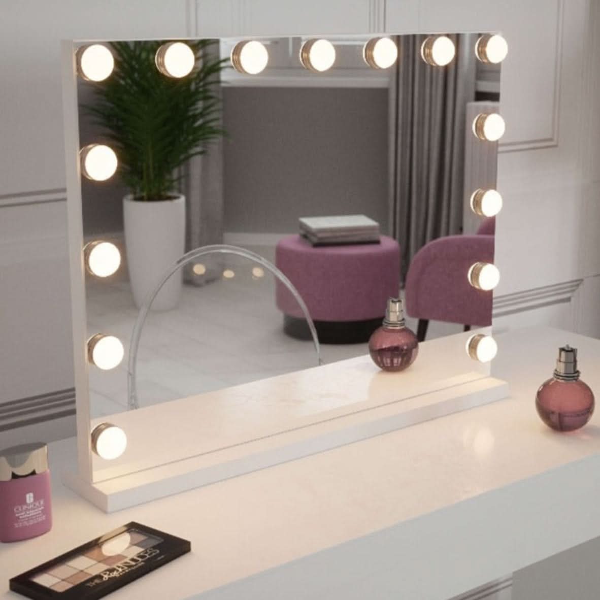 Elegant Hollywood Mirror with 12 LED Bulbs, Ideal for Makeup Application and Dressing Rooms