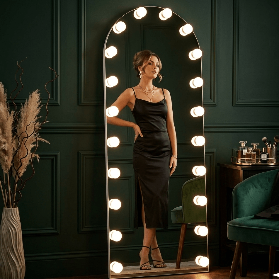 Elegant Hollywood Mirror with Bright Bulbs, Ideal for Makeup and Dressing Rooms