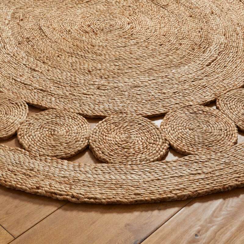Handwoven Round Jute Rug with Circular Patterns for Natural Home Decor