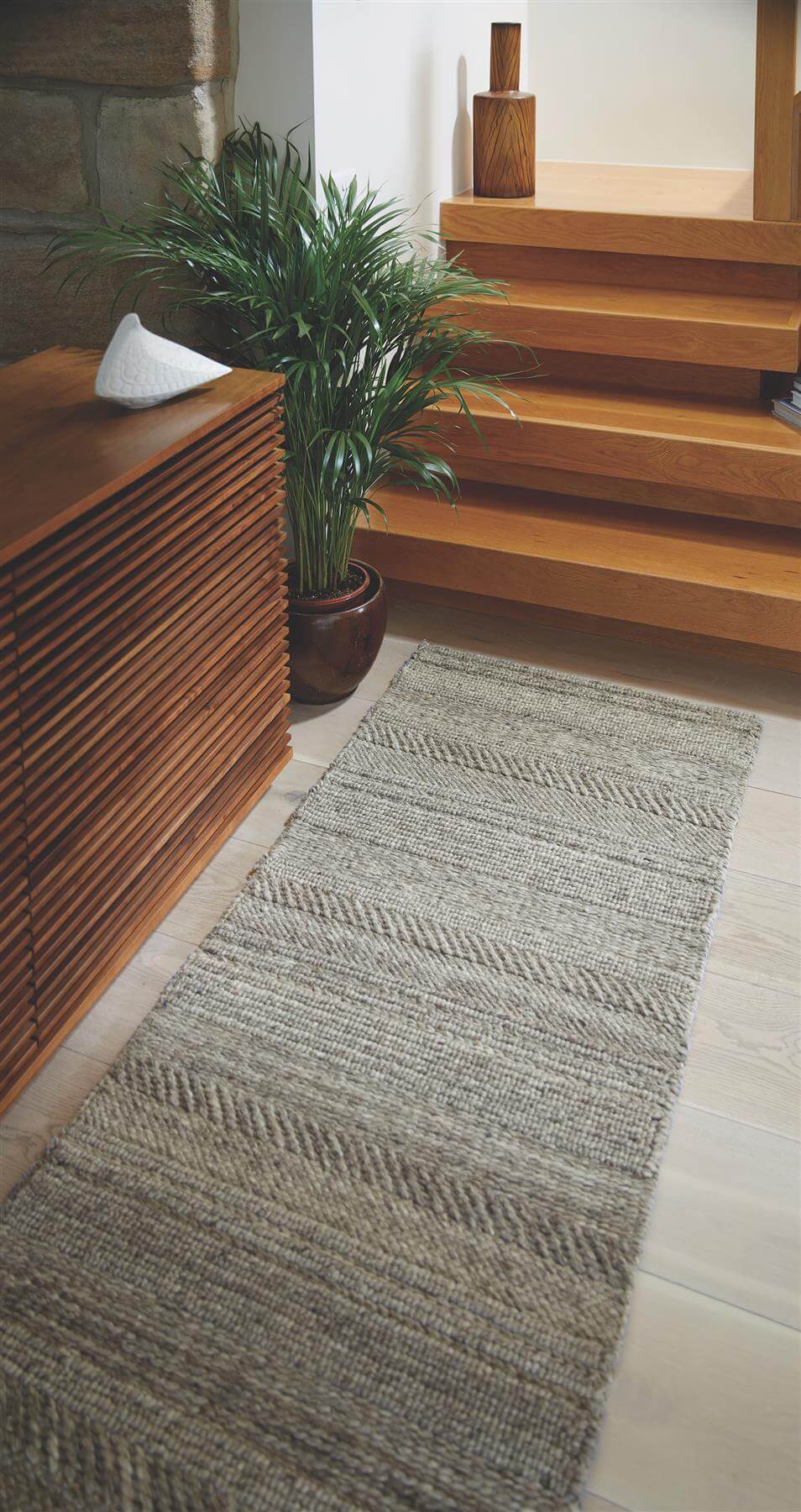 Stylish Knitted Rug in Neutral Tones, Perfect for Hallways and Living Spaces