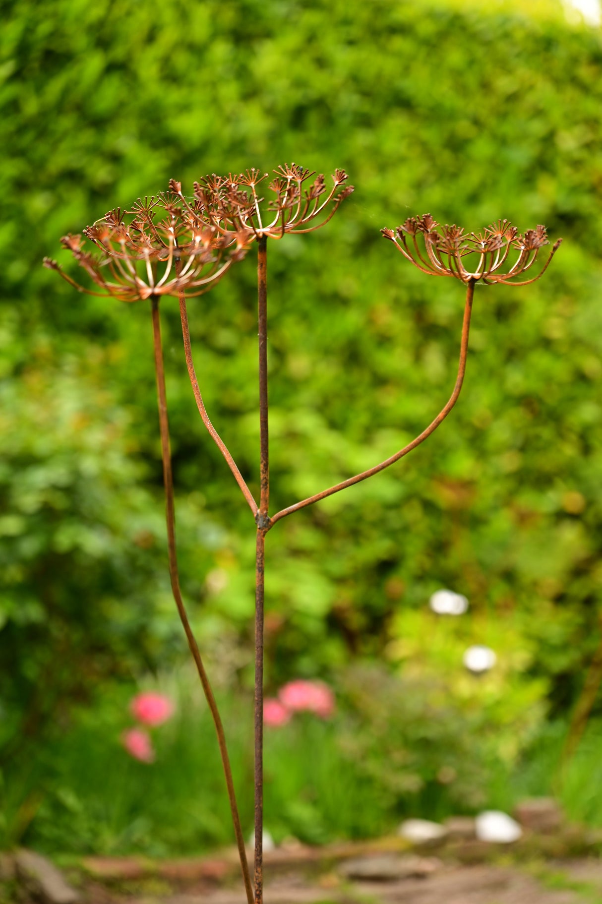 Decorative Metal Cow Parsley Sculpture for Garden Display with Elegant Design and Durable Finish