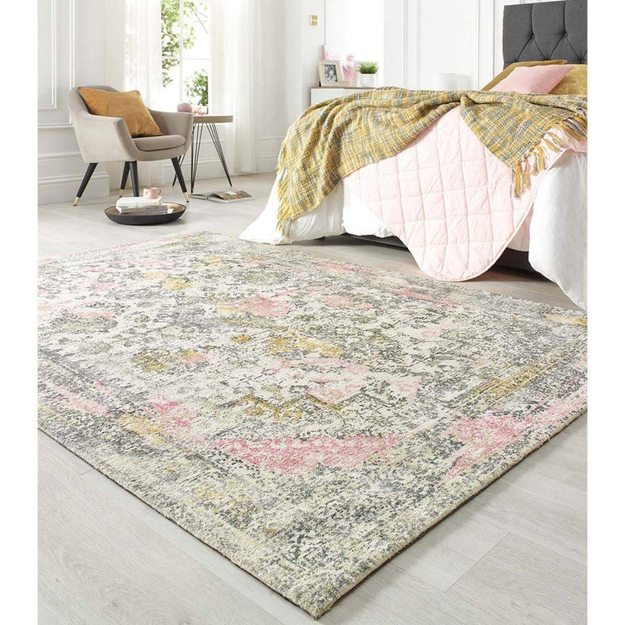 Stylish Pink Rug with Floral Patterns, Perfect for Enhancing Bedroom Decor