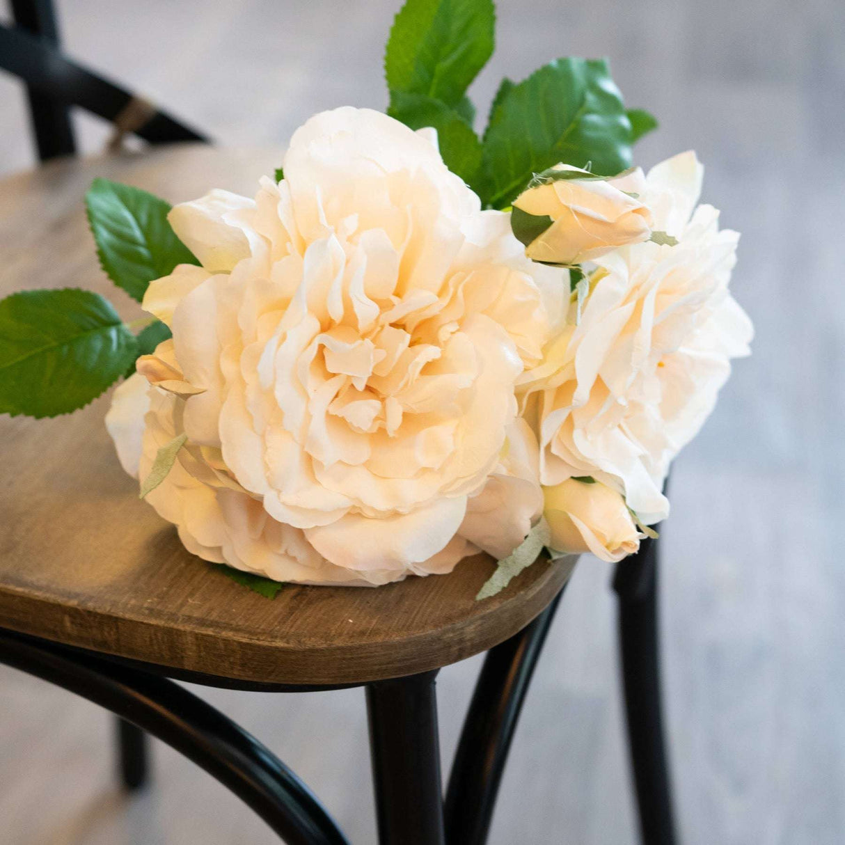 Peachy Cream Short Stem Rose Bouquet Shades 4 Seasons