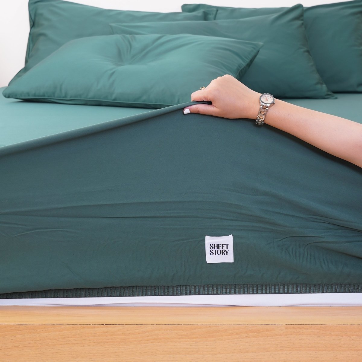 SHEET STORY Bedding Set in Deep Green with Soft Fabric and Stylish Design for Comfortable Sleep
