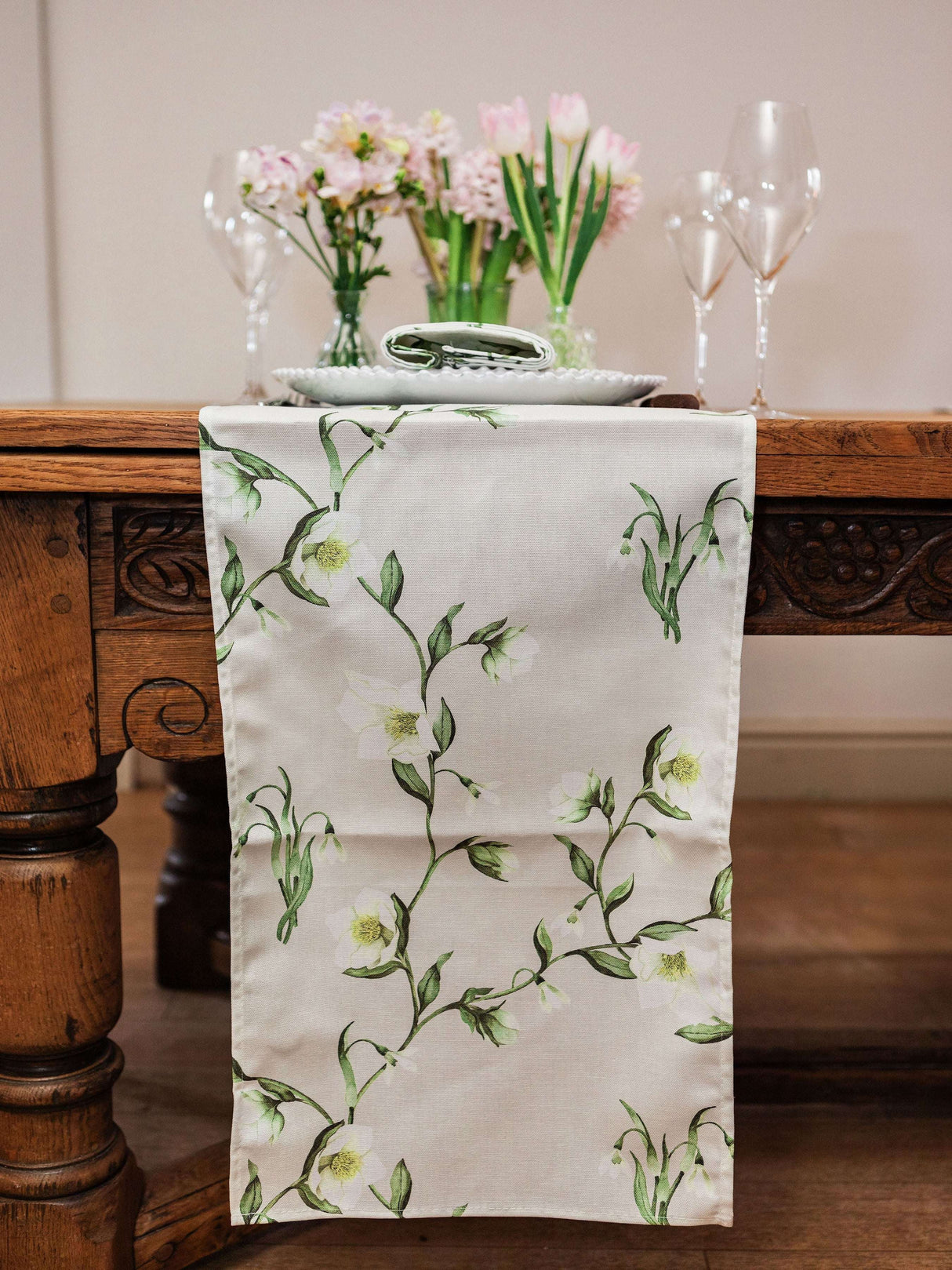 Avalon Home UK Floral Table Runner in Cream with Green Botanical Design for Elegant Dining Decor