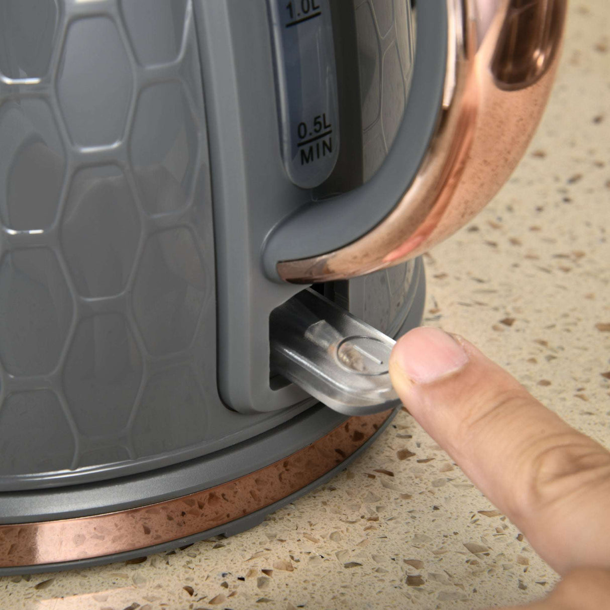 Wise Galleria Toaster Set featuring a stylish kettle with a transparent water gauge