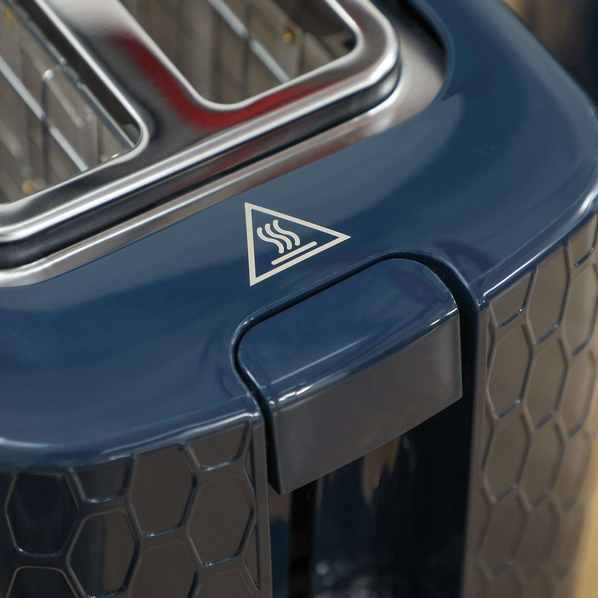 Close-up of Wise Galleria Toaster Set with warning icon and sleek design for efficient toasting