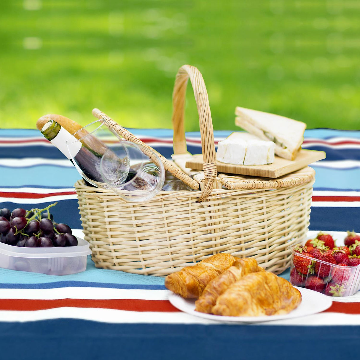 Vinsani Folding Picnic Blanket - Waterproof, Carry Strap Vinsani