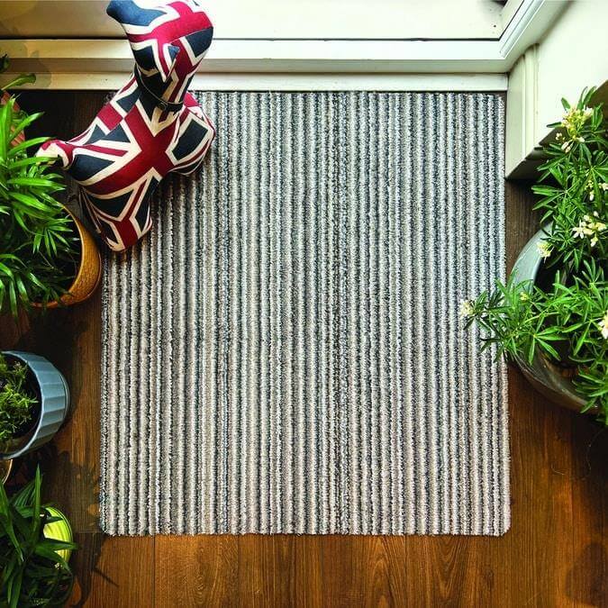 Stylish washable mat in grey, perfect for indoor spaces, framed by indoor plants