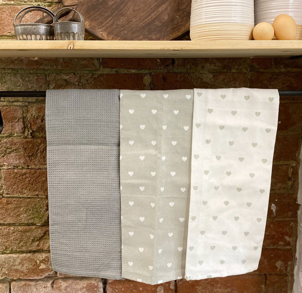 Pack of 3 Kitchen Tea Towels With A Grey Heart Print Design Geko Products