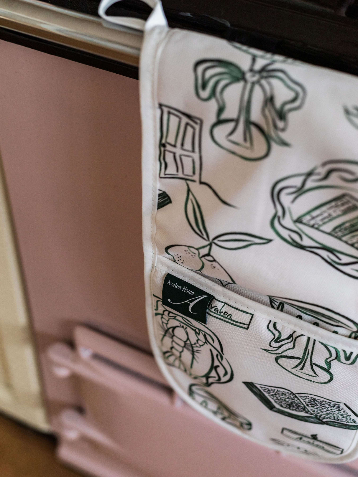 Avalon Home UK Oven Glove with Elegant Floral Design for Safe Cooking and Baking