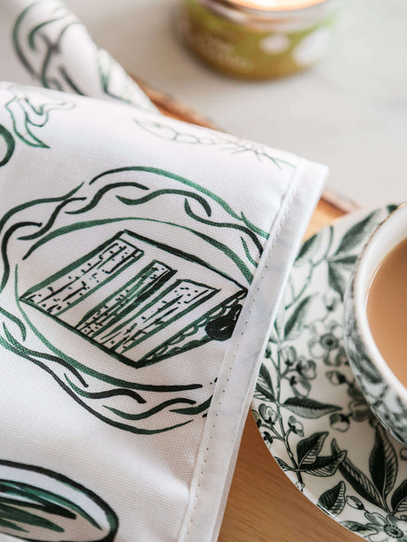 Avalon Home UK decorative oven glove with botanical print design for stylish kitchen use