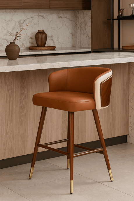 Elegant Nisu Home Bar Stool in Brown Leather with Mid-Century Design and Brass Legs
