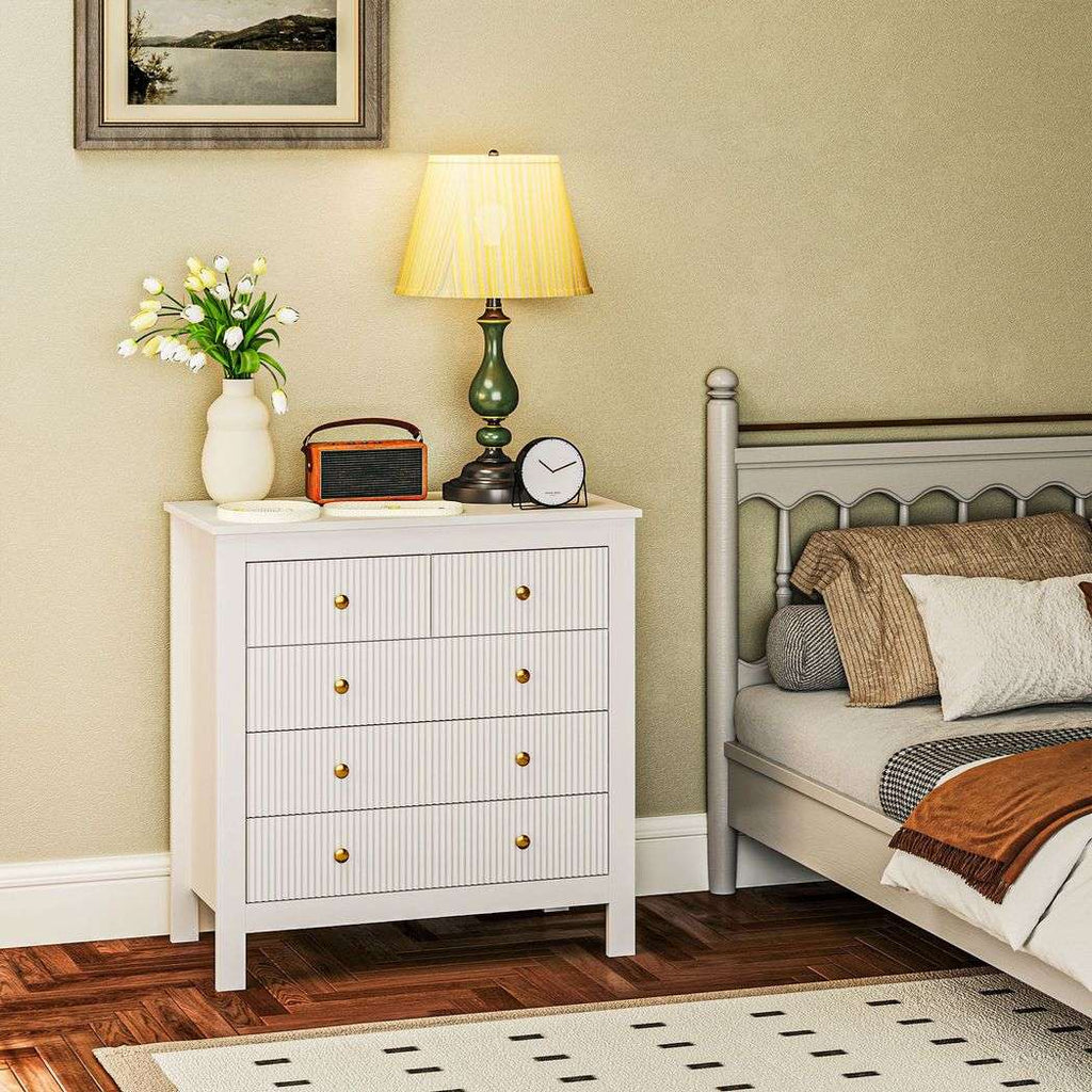HOMCOM Fluted Bedroom Chest of Drawers With 5 Drawers Gold Tone Handles HOMCOM