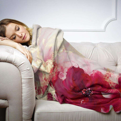 HOME ART HAVEN Blanket with a vibrant floral design, perfect for cosy snuggles on the couch