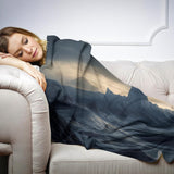 HOME ART HAVEN Blanket in soft fabric featuring a calming mountain design, perfect for cosy relaxation