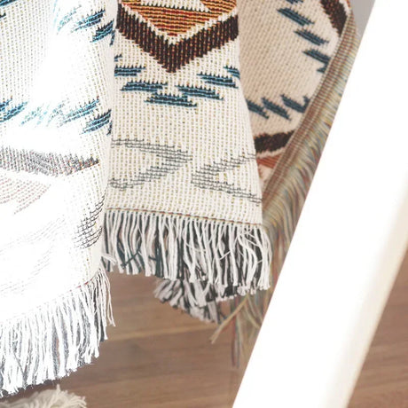 Nisu Home Woven Throw with Geometric Patterns and Fringe Edging for Decorative Use