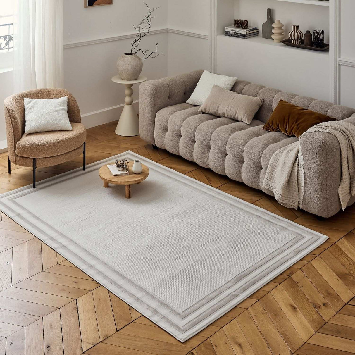 Luxury Bordered Rug in Soft Beige, Perfect for Enhancing Living Room Decor