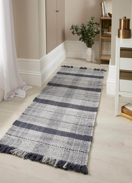 Stylish Checkered Rug in Grey and Navy Blue with Fringed Edges for Modern Interiors