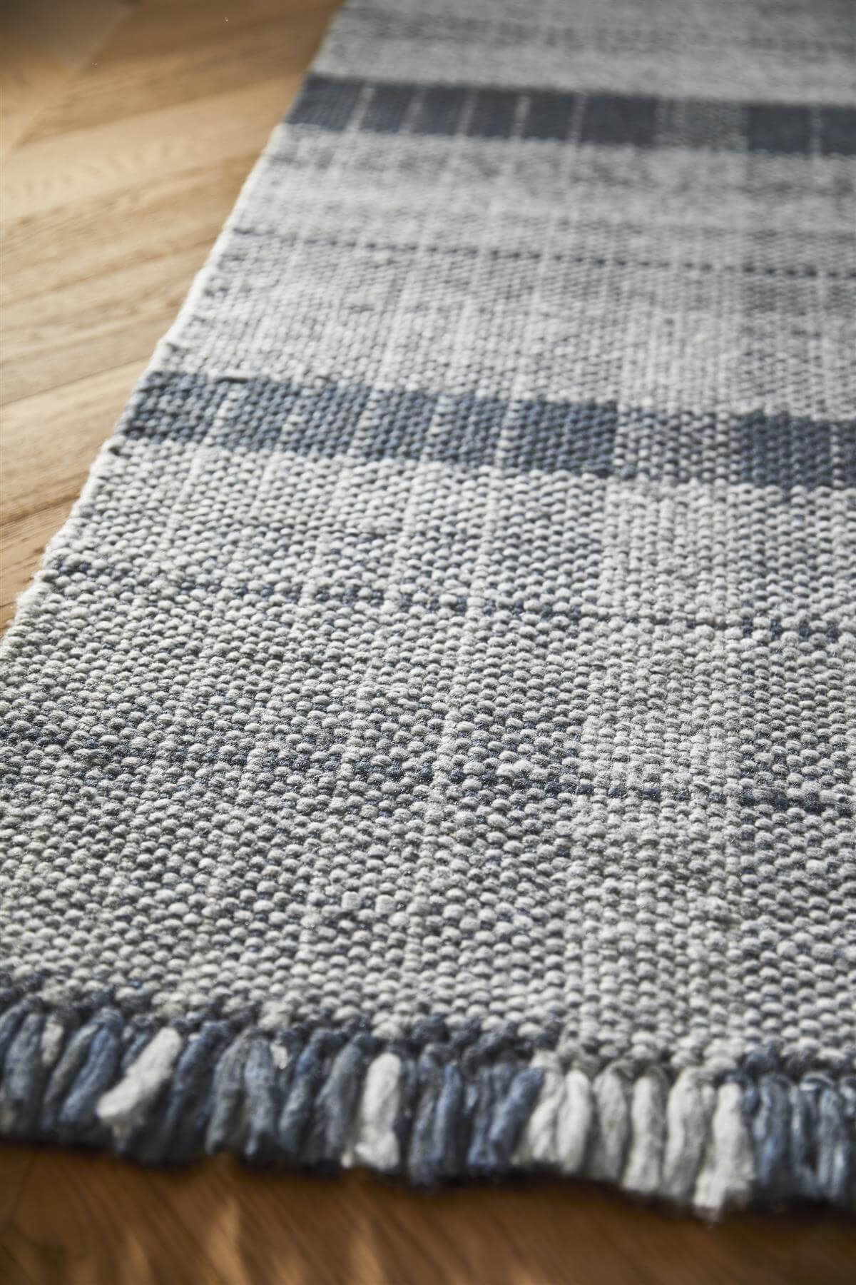 Stylish Checkered Rug in Grey and Blue with Soft Texture and Fringed Edges