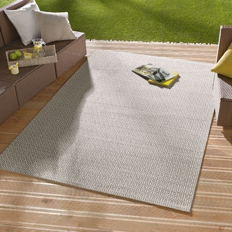 Stylish Coin Rug in a Neutral Pattern, Ideal for Outdoor Spaces or Modern Interiors