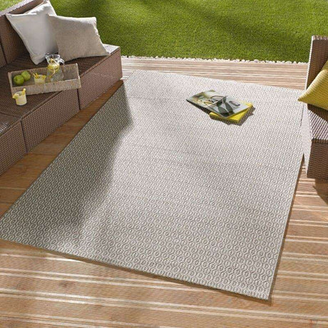 Stylish Coin Rug in a Neutral Pattern, Ideal for Outdoor Spaces or Modern Interiors