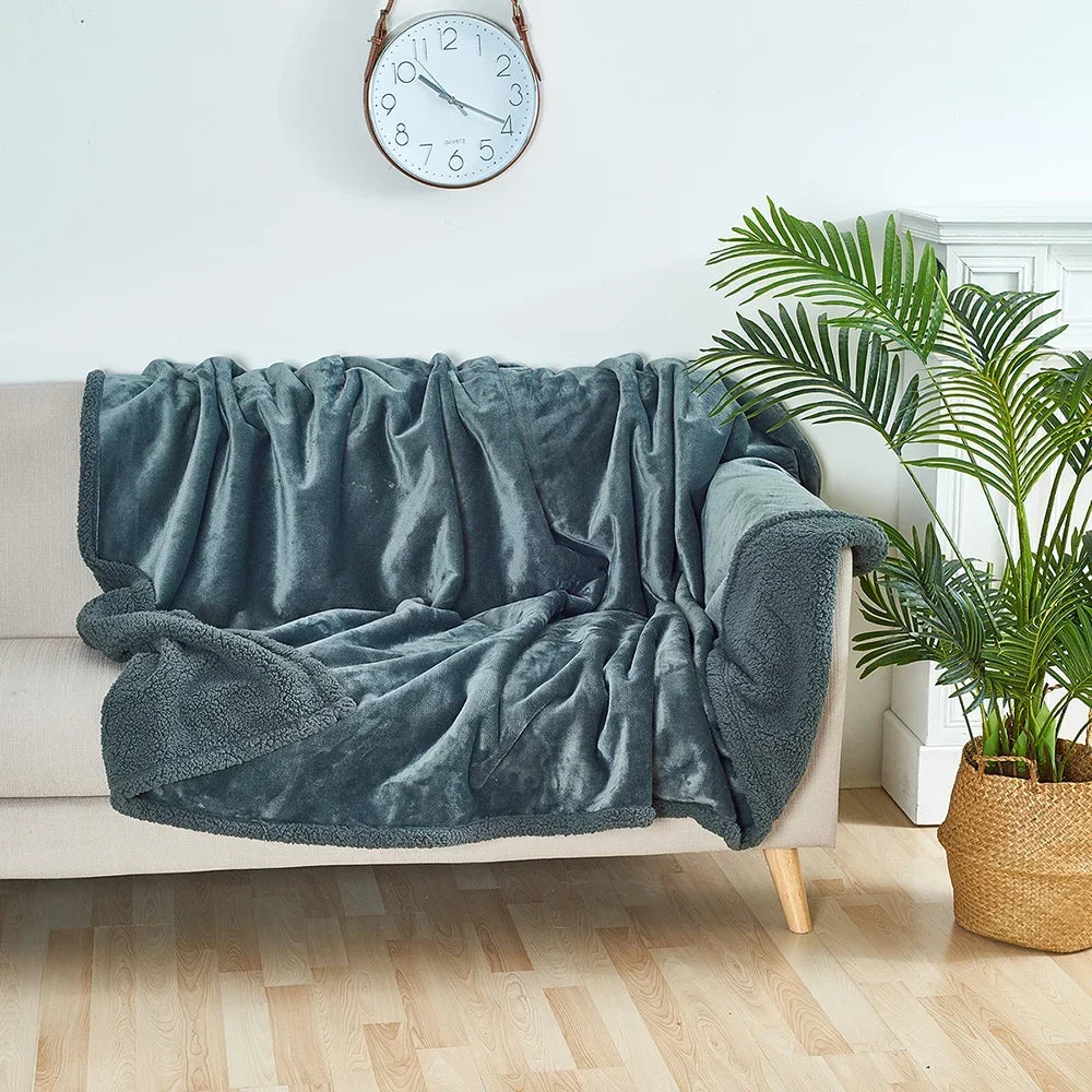 Comfortable Plush Blanket - Stylish, Easy-Clean & Versatile N/A