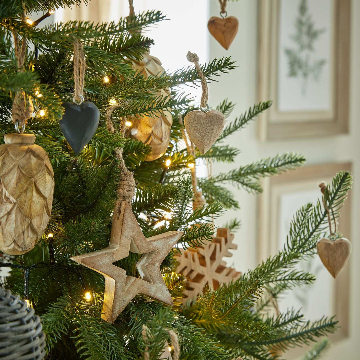 White Wash Collection Small Wooden Hanging Star Decoration Shades 4 Seasons