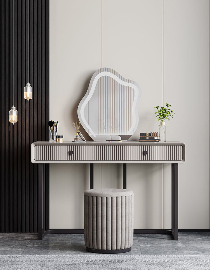 Le Di Vita Stylish Dressing Table with Retro Design and Decorative Mirror for Modern Interiors