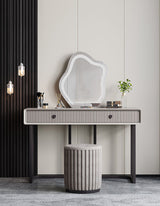 Le Di Vita Stylish Dressing Table with Retro Design and Decorative Mirror for Modern Interiors