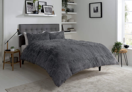 OLIVIA ROCCO Duvet Set in grey faux fur for a soft and luxurious bedroom look