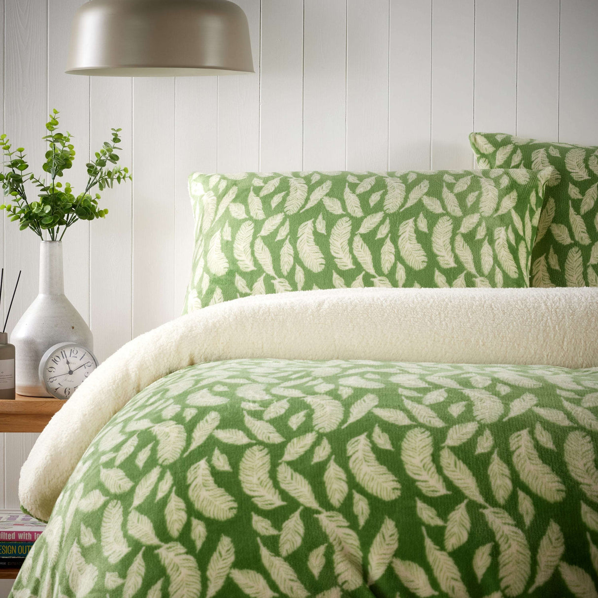 OLIVIA ROCCO Duvet Set featuring a green leaf pattern on a soft fabric for a cozy bedroom decor