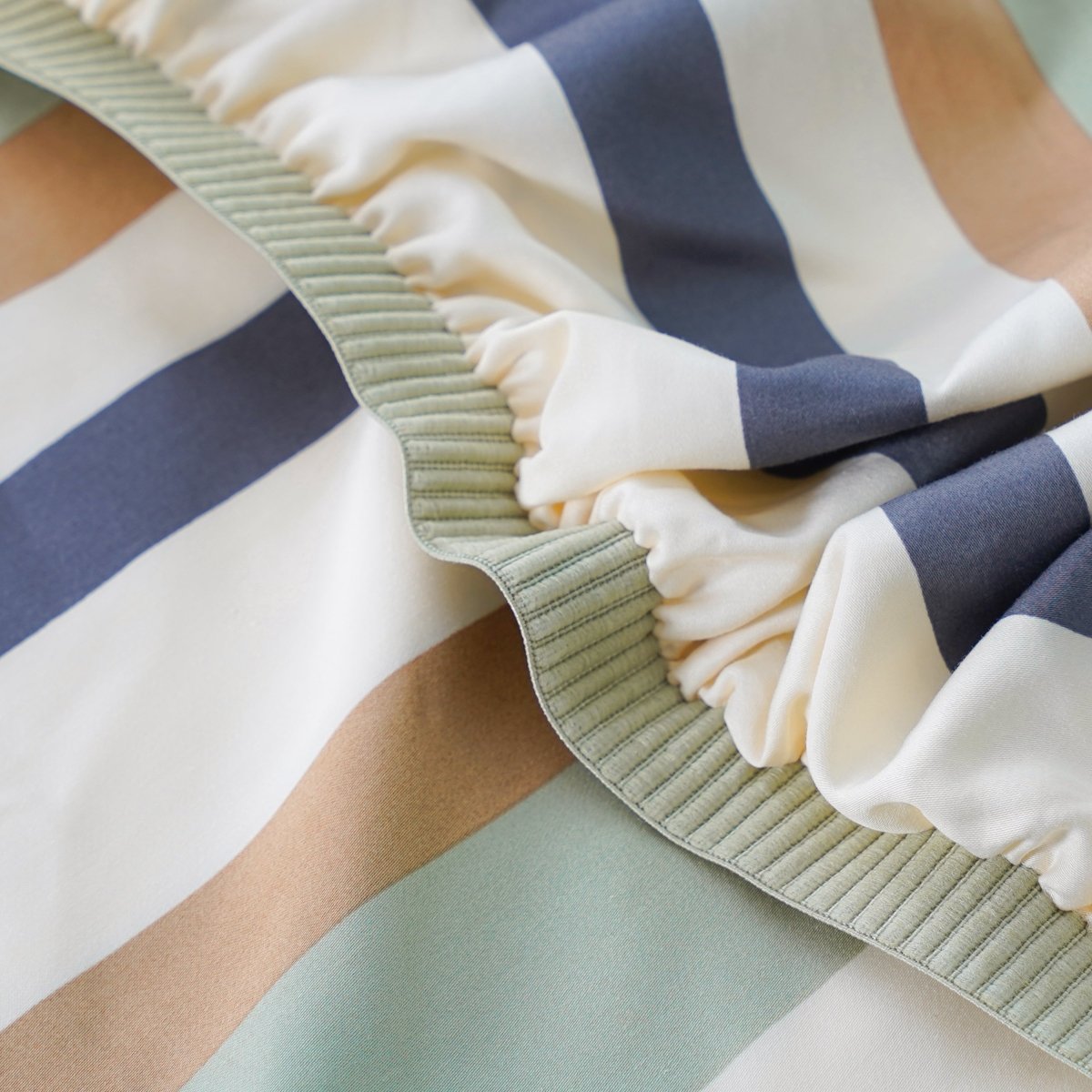 SHEET STORY Fitted Sheet with Multicoloured Stripes and Soft Elastic Edging for a Comfortable Fit