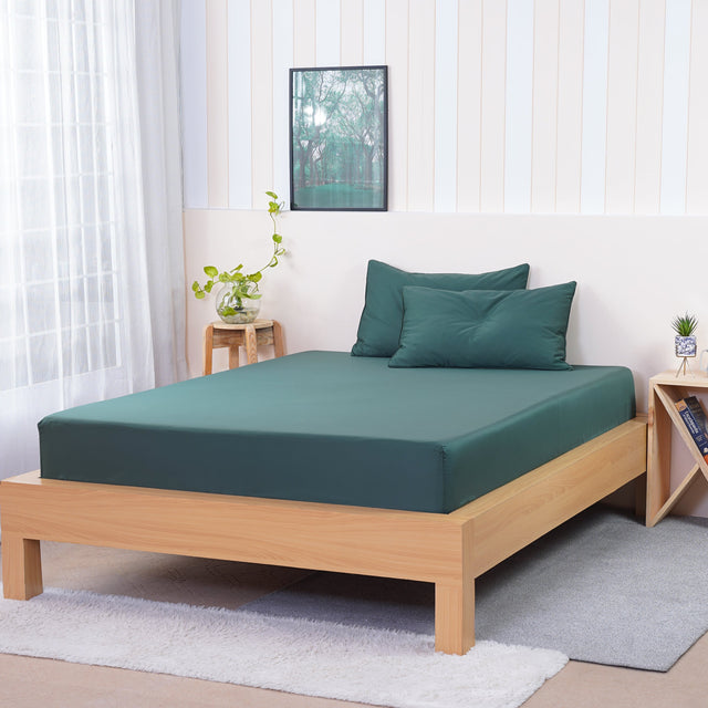 SHEET STORY Fitted Sheet in Deep Green, designed for a snug fit on any mattress