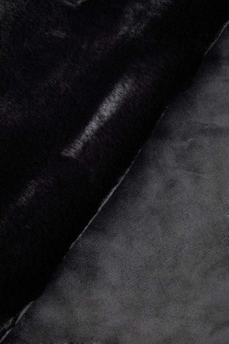 Orsina Fur Throw in luxurious black, perfect for cozying up on cold nights