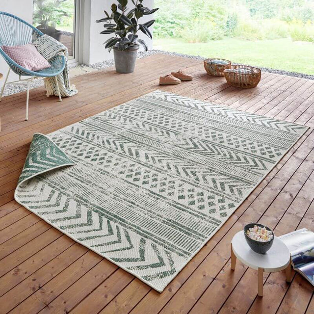 Stylish Green Rug with geometric patterns, ideal for modern living spaces and cosy interiors
