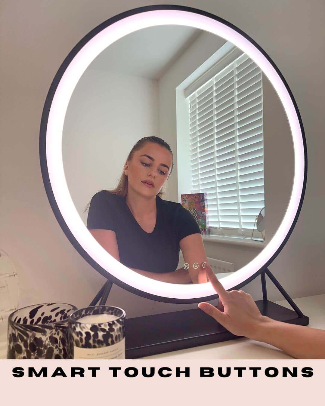 Hollywood Mirror with Smart Touch Buttons and LED Lighting for Glamorous Make-up Application
