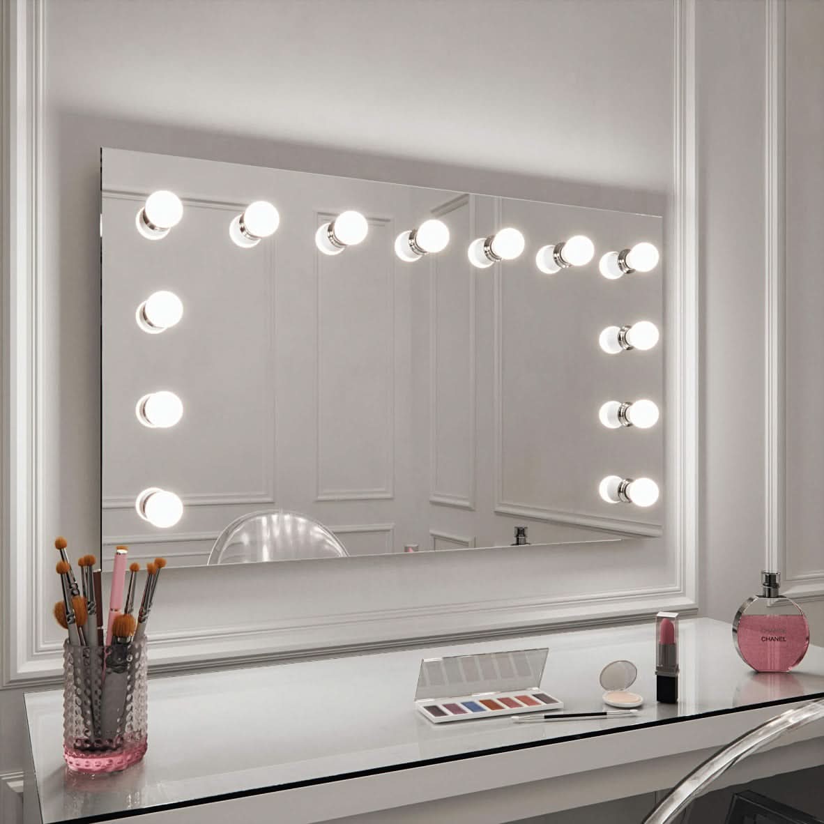 Illuminated Hollywood Mirror with Bright Bulbs, Ideal for Makeup Application and Glamour Styling