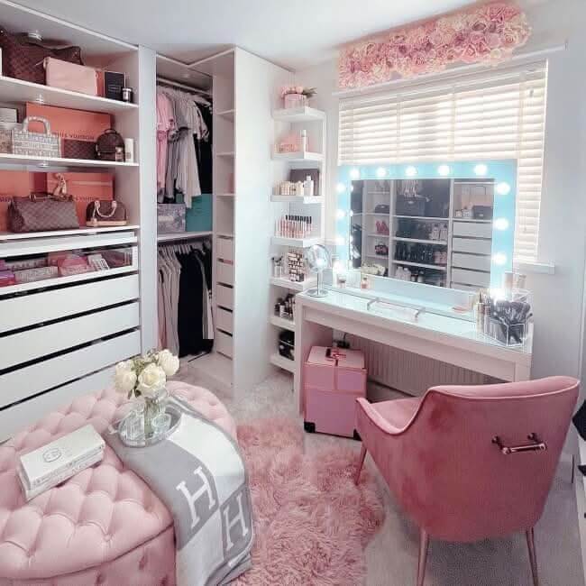 Stylish Hollywood Mirror with LED lights in a chic vanity setting surrounded by pink decor